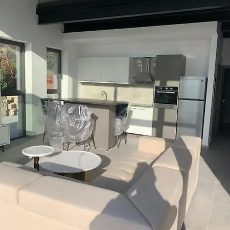 Semesterbostad Luxury Brand New 2 Bd Mezonete Limassol