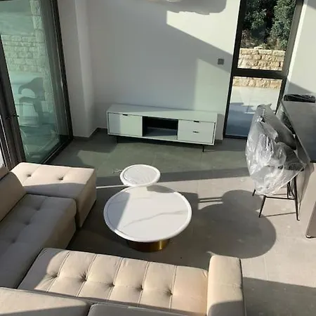 Semesterbostad Luxury Brand New 2 Bd Mezonete