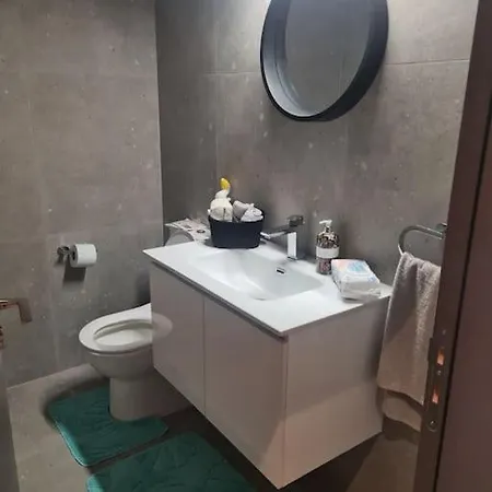 Luxury Brand New 2 Bd Mezonete Semesterbostad *